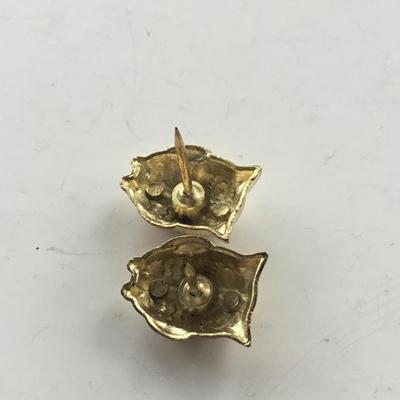 Gold tone owl push pin