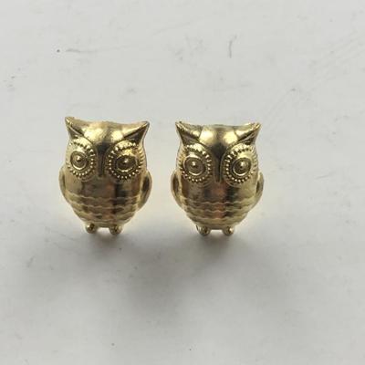 Gold tone owl push pin