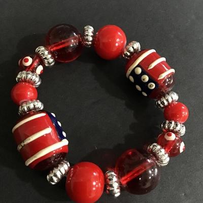 Pretty red glass art beaded stretch bracelet