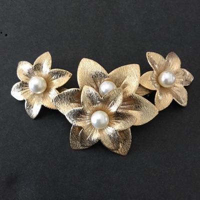Large vintage, Sarah Coventry, gold foil, flower, brooch
