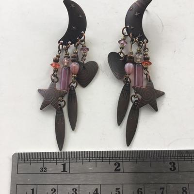 Vintage look dangle fashion earrings
