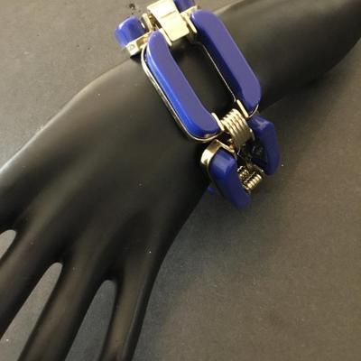 Vintage chunky Silver tone royal blue Lucite type chain link bracelet really cool