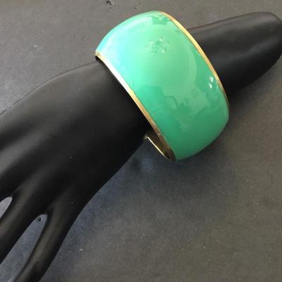 Beautiful vintage, brass sea green bangle bracelet very nice very beautiful
