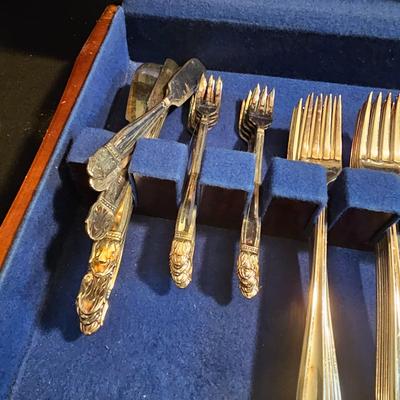 225pc Set 1938 Holmes & Edward's 'Danish Princess' Silverplate Flatware & Cases (DR-JS)