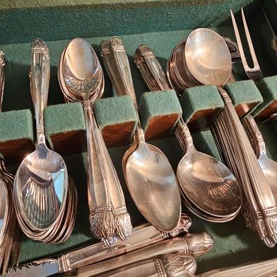 225pc Set 1938 Holmes & Edward's 'Danish Princess' Silverplate Flatware & Cases (DR-JS)