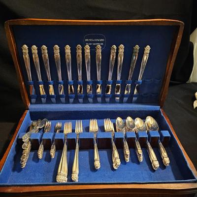 225pc Set 1938 Holmes & Edward's 'Danish Princess' Silverplate Flatware & Cases (DR-JS)