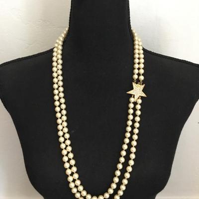 Gorgeous vintage, Joan Rivers faux pearl glass bead necklace very nice