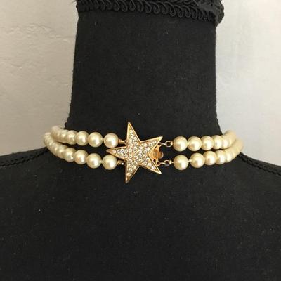 Gorgeous vintage, Joan Rivers faux pearl glass bead necklace very nice