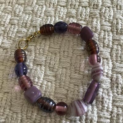 Pretty purple glass bead stretch bracelet