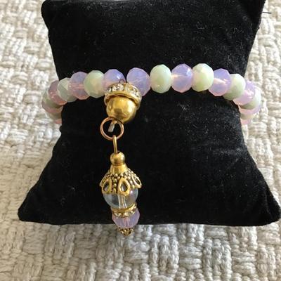 Beautiful glass bead stretch bracelet