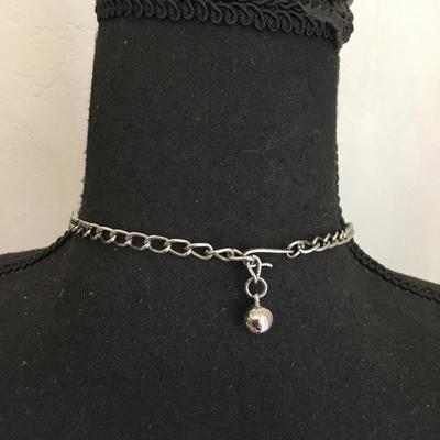 Beautiful vintage, Sarah Coventry, bib style necklace