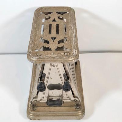 LOT 48K: Antique/Vintage Universal Landers, Frary & Clark Electric Toaster W/3 Wire Bail Closure Blue-Green Glass Canning Jars