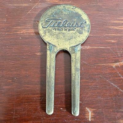 LOT 51K: Vintage Books For The Beginner & Long Time Golfer, Along With A Magnetic Calaway Hat Clip/Ball Marker, A Titleist Divot...