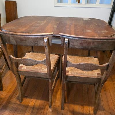 LOT 58D: Vintage Dining Table Set W/4 Rush Seated Pennsylvania Regency House Style Chairs & 4 Table Leaves