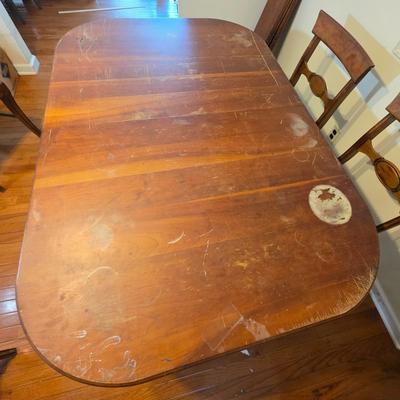 LOT 58D: Vintage Dining Table Set W/4 Rush Seated Pennsylvania Regency House Style Chairs & 4 Table Leaves