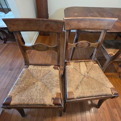 LOT 58D: Vintage Dining Table Set W/4 Rush Seated Pennsylvania Regency House Style Chairs & 4 Table Leaves