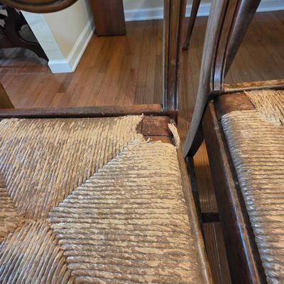 LOT 58D: Vintage Dining Table Set W/4 Rush Seated Pennsylvania Regency House Style Chairs & 4 Table Leaves