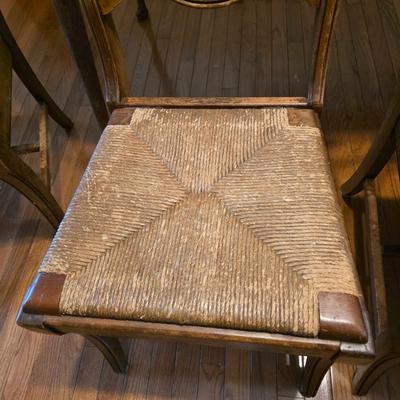 LOT 58D: Vintage Dining Table Set W/4 Rush Seated Pennsylvania Regency House Style Chairs & 4 Table Leaves