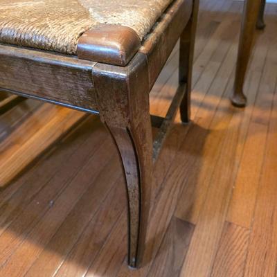LOT 58D: Vintage Dining Table Set W/4 Rush Seated Pennsylvania Regency House Style Chairs & 4 Table Leaves