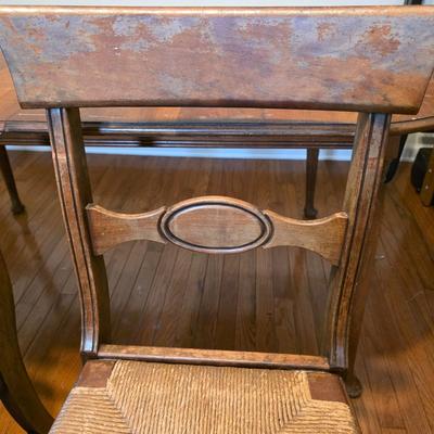 LOT 58D: Vintage Dining Table Set W/4 Rush Seated Pennsylvania Regency House Style Chairs & 4 Table Leaves