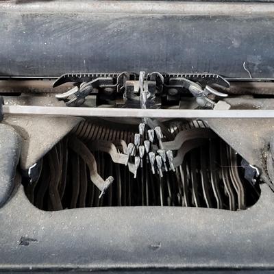 LOT 68K: Vintage Remington Rand Model Seventeen Black Typewriter