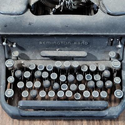 LOT 68K: Vintage Remington Rand Model Seventeen Black Typewriter
