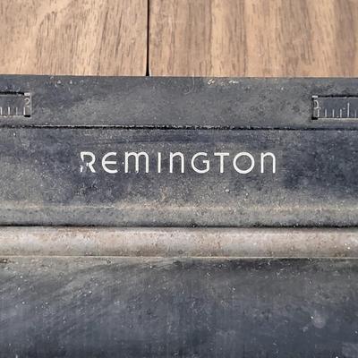 LOT 68K: Vintage Remington Rand Model Seventeen Black Typewriter