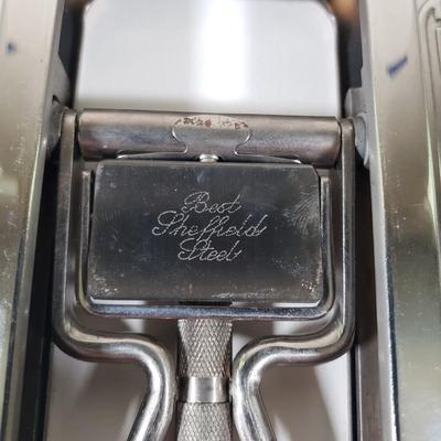 LOT 88X: Vintage Rolls Razor, EX Lax and Terpoflor Tins