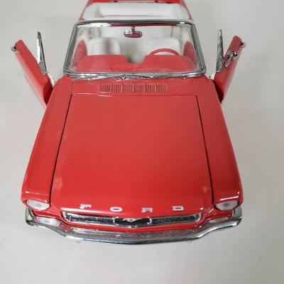 LOT 93X: 1964 Ford Mustang Franklin Mint Precision Model Car