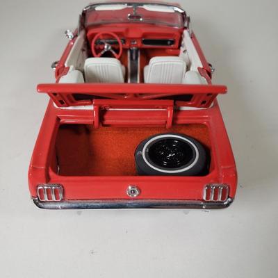 LOT 93X: 1964 Ford Mustang Franklin Mint Precision Model Car