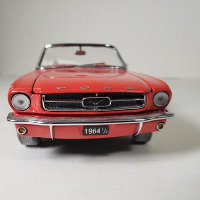 LOT 93X: 1964 Ford Mustang Franklin Mint Precision Model Car