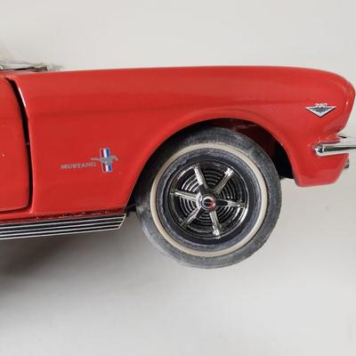 LOT 93X: 1964 Ford Mustang Franklin Mint Precision Model Car