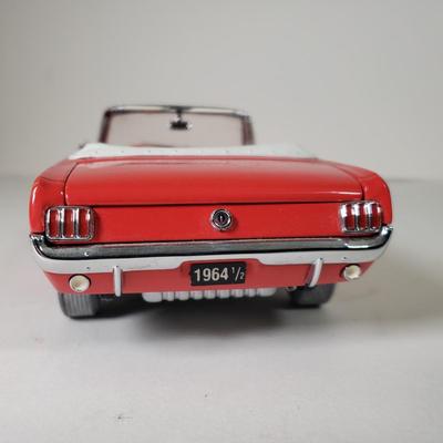 LOT 93X: 1964 Ford Mustang Franklin Mint Precision Model Car