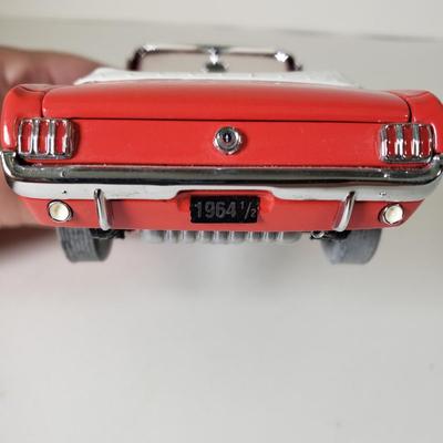 LOT 93X: 1964 Ford Mustang Franklin Mint Precision Model Car