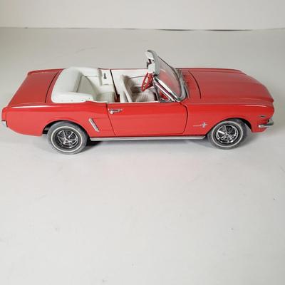 LOT 93X: 1964 Ford Mustang Franklin Mint Precision Model Car