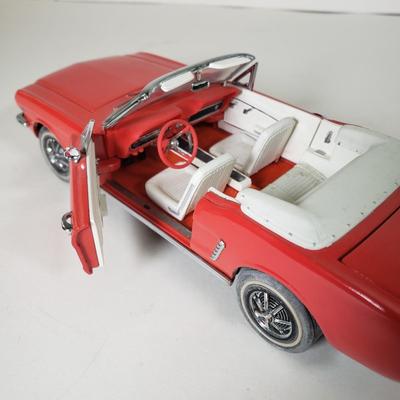 LOT 93X: 1964 Ford Mustang Franklin Mint Precision Model Car