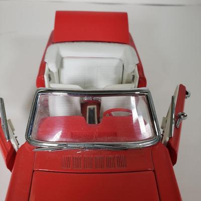 LOT 93X: 1964 Ford Mustang Franklin Mint Precision Model Car
