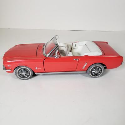 LOT 93X: 1964 Ford Mustang Franklin Mint Precision Model Car