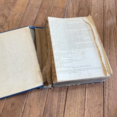 LOT 115F: Antique Munsey's Magazines w/ Antique Books: Dyke's Automobile and Gasoline Engine Encyclopedia & Johnson's...