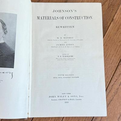 LOT 115F: Antique Munsey's Magazines w/ Antique Books: Dyke's Automobile and Gasoline Engine Encyclopedia & Johnson's...