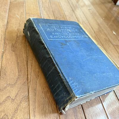 LOT 115F: Antique Munsey's Magazines w/ Antique Books: Dyke's Automobile and Gasoline Engine Encyclopedia & Johnson's...