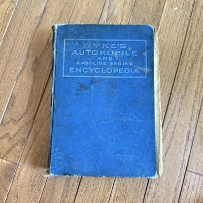 LOT 115F: Antique Munsey's Magazines w/ Antique Books: Dyke's Automobile and Gasoline Engine Encyclopedia & Johnson's...