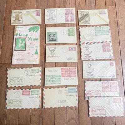 LOT 116F: 1930s First Day Issue Stamp Covers w/ Christmas 1952 Stamp News