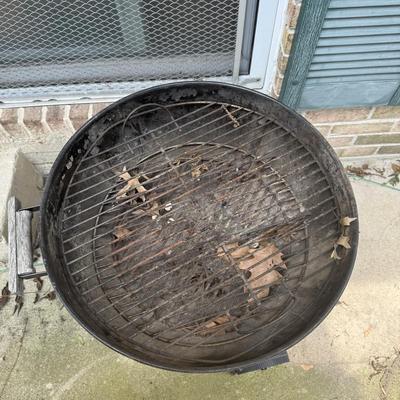 LOT 127P: Small Weber Charcoal Grill