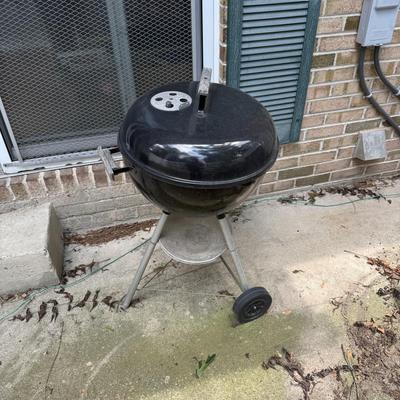 LOT 127P: Small Weber Charcoal Grill