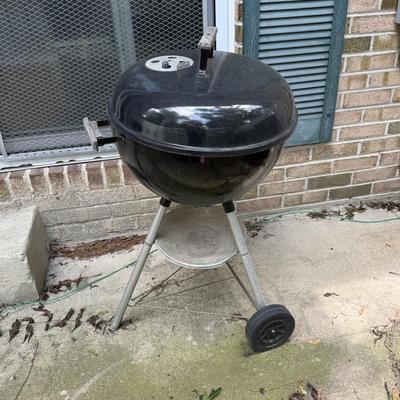 LOT 127P: Small Weber Charcoal Grill