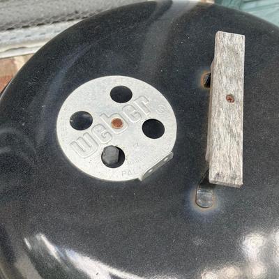 LOT 127P: Small Weber Charcoal Grill