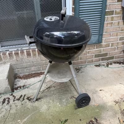 LOT 127P: Small Weber Charcoal Grill