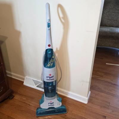 LOT 131F: Hoover Floormate Spinscrub Wet/Dry Hard Floor Vacuum Scrubber & Cleaner