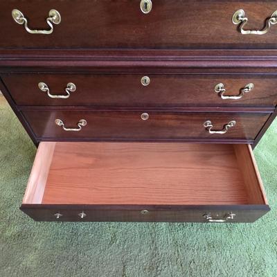 LOT 136Y: Vintage Councill Craftsmen Chippendale Style Mahagony Eight-Drawer Chest